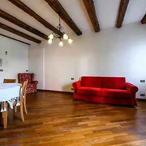 Apartment Red Fashion, Venice